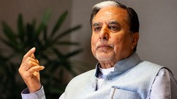 सुभाष चंद्रा केस में नया मोड़: 5 सदस्यीय NCLT बेंच ने 25 अगस्त का आदेश रोका, संपत्ति बेचने पर भी रोक