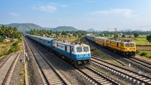Inian trains, Trains