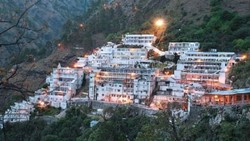 नवरात्रि में वैष्णो देवी जा रहे हैं तो निकलने से पहले जरूर कर लें ये 7 काम