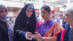 BRICS बाजार पहुंचीं ईरानी राष्ट्रपति की बेटी जहरा, भारतीय कला-संस्कृति में दिखाई दिलचस्पी, सादगी की चर्चा