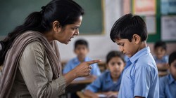 बच्चे की गलती का जवाब सजा नहीं, स्कूलों में कब रुकेगा शारीरिक और मानसिक प्रताड़ना का सिलसिला?