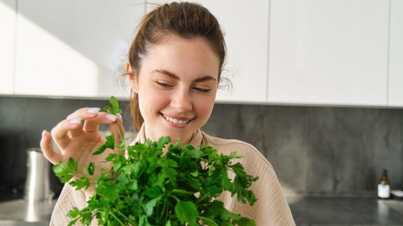 coriander-storage-tips | dhaniya ko fresh kaise rakhe | How to keep coriander leaves fresh in the fridge