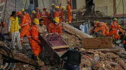 दरकती दीवारें, इमरजेंसी एग्जिट भी नहीं… दिल्ली बिल्डिंग हादसे के बाद सुरक्षा मानकों पर उठे सवाल