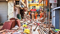 टीवी बहसों का ‘सर्कस’ और मलबे में दबती जवाबदेही: क्या टीआरपी के आगे गौण हो गए असली मुद्दे? | सुधीश पचौरी का लेख