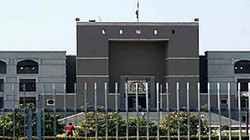 ‘यह भेदभाव है’, HIV पॉजिटिव महिला CRPF कर्मी का प्रमोशन रोकने पर गुजरात HC सख्त
