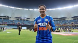 हरमनप्रीत कौर ने भारतीय महिला टीम की कप्तानी छोड़ी, BCCI की रिव्यू मीटिंग के बाद लिया फैसला