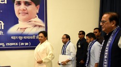 ईशान आनंद कौन हैं? मायावती के साथ मंच पर दिखे, लेकिन आकाश नहीं थे