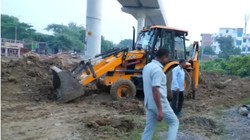 कानपुर में कब्रिस्तान पर चला बुलडोजर, अवैध अतिक्रमण के खिलाफ KDA ने की कार्रवाई; जानें क्या है मामला