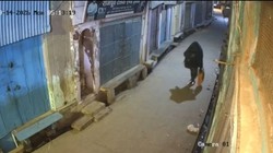 छत के रास्ते अंदर आया, 8 घंटे रुका… मथुरा में नकाबपोश चोर ने कैसे चुराया 14 करोड़ का 30 किलो सोना? CCTV रिकॉर्डर उड़ाया