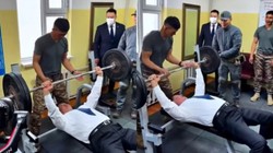 राष्ट्रपति ने उठाया 100 किलो वजन, लगाए 20 बेंच प्रेस, फिटनेस का वीडियो देख लोग हैरान