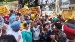 ‘जिन परिवारों ने अपनों को खोया…’, भाजपा सांसदों के सज्जन कुमार के घर जाने पर AAP का विरोध-प्रदर्शन