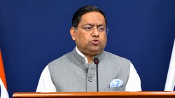 अरब सागर में INS कोलकाता से टकराया पाकिस्तानी युद्धपोत PNS हुनैन, विदेश मंत्रालय ने दी सख्त चेतावनी