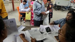 क्या तकनीकी त्रुटियां छीन लेंगी मताधिकार? SIR की प्रक्रिया पर उठे गंभीर सवाल | संपादकीय