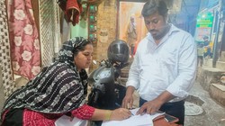 दिल्ली में SIR नोटिस पर राहत की प्रक्रिया तेज, घर-घर जाकर दस्तावेज जुटा रहे BLO
