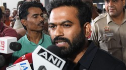 ‘अरे क्यों देश को खराब कर रहा है भाई…’, कॉकरोच जनता पार्टी के संस्थापक अभिजीत दीपके पर भड़का युवक