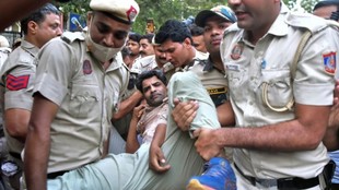 delhi police bans gatherings at rajghat