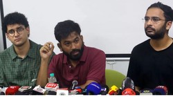‘कॉकरोच जनता पार्टी के कार्यकर्ताओं को पुलिस नोटिस’,अभिजीत दीपके का दावा- CJP पर Meta की कार्रवाई; आशुतोष रांका ने जताई गिरफ्तारी की आशंका