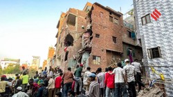 अचानक मलबे में बदल गई 4 मंजिला इमारत, दिल्ली के सीमापुरी में हड़कंप, तस्वीरों में देखिए तबाही का पूरा मंजर