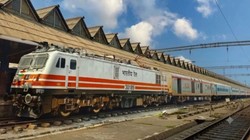 Indian Railways Update: रेल यात्री ध्यान दें! बंगाल जाने वाली 15 ट्रेनों का रूट बदला, 3 महीने तक रहें अलर्ट, जाने से पहले चेक करें डिटेल