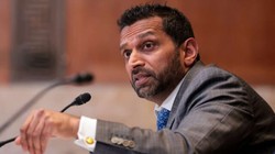 FBI डायरेक्टर काश पटेल ने अपने से 19 साल छोटी गर्लफ्रेंड से की सगाई, सोशल मीडिया पर पोस्ट की फोटो