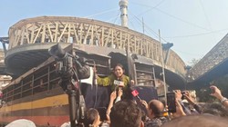 तुषार गांधी, एक्टर इमरान खान समेत सैकड़ों प्रदर्शनकारी हिरासत में, दिल्ली के बाद मुंबई में पुलिस का एक्शन