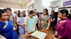 छुट्टी लेने से पहले मुख्यमंत्री रेखा गुप्ता को देनी होगी जानकारी, दिल्ली सरकार का सीनियर अधिकारियों को निर्देश