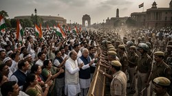 जोर आजमाइश का शोर: सड़कों से सियासत तक, आरोपों और जवाबी हमलों का दौर | सुधीश पचौरी का तीखा व्यंग्य