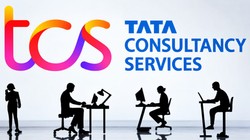 अमेरिका में ग्रीन कार्ड की राह पर रोक, TCS ने कहा- भर्ती रणनीति पर असर नहीं; 5 साल में 15,000 नौकरियों का लक्ष्य