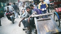 46 साल का इंतजार, फिर भी हक नहीं: दिल्ली की मंडियों में हजारों कामगार, पर आढ़तियों ने दिया 11 का ही विवरण
