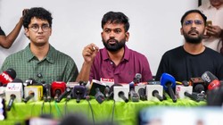 ‘दिल्ली प्रदर्शन में जाने का खर्च कौन उठा रहा?’, कॉकरोच जनता पार्टी के अभिजीत दीपके का महाराष्ट्र पुलिस पर डराने-धमकाने का आरोप