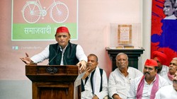 कुर्सी विवाद और थप्पड़कांड पर खफा हुए अखिलेश यादव, भंग कर दी पूरे जिले की कार्यकारिणी