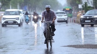 Delhi Rain, Delhi NCR Weather, Noida Rain, Ghaziabad Rain, Jhandewalan Temple Waterlogging