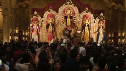 ‘बिरयानी खाएं, लेकिन हिदुओं की दुकान से’, बंगाल में दुर्गा पूजा से पहले लगाए गए पोस्टर
