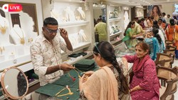 Gold Silver Price Today LIVE: सोना फिर महंगा, 10 ग्राम का रेट 1.48 लाख रुपये के पार; चांदी में भी तेजी, जानें ताजा भाव