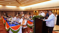 ‘कर्मचारियों को नौकर नहीं सहयोगी समझो’, जनता के बीच राज्यपाल ने दी मेयरों की नसीहत, बोले- जवाबदेही की जिम्मेदारी है
