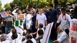 EC के खिलाफ राहुल-प्रियंका गांधी का धरना, ज्ञानेश कुमार के इस्तीफे की मांग कर रहे INDIA ब्लॉक का मार्च रोका गया