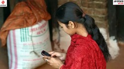 आंकड़े बोलते हैं: गांवों में 100 में से सिर्फ 48 महिलाओं के पास अपना मोबाइल, फोटो-वीडियो भेजने में भी पुरुषों से पीछे